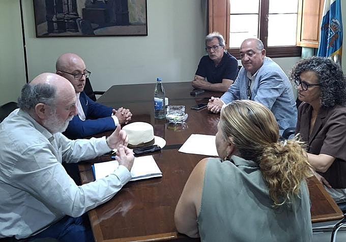 Reunión de la delegación de Tragsa, encabezada por el presidente nacional, Jesús Casas.