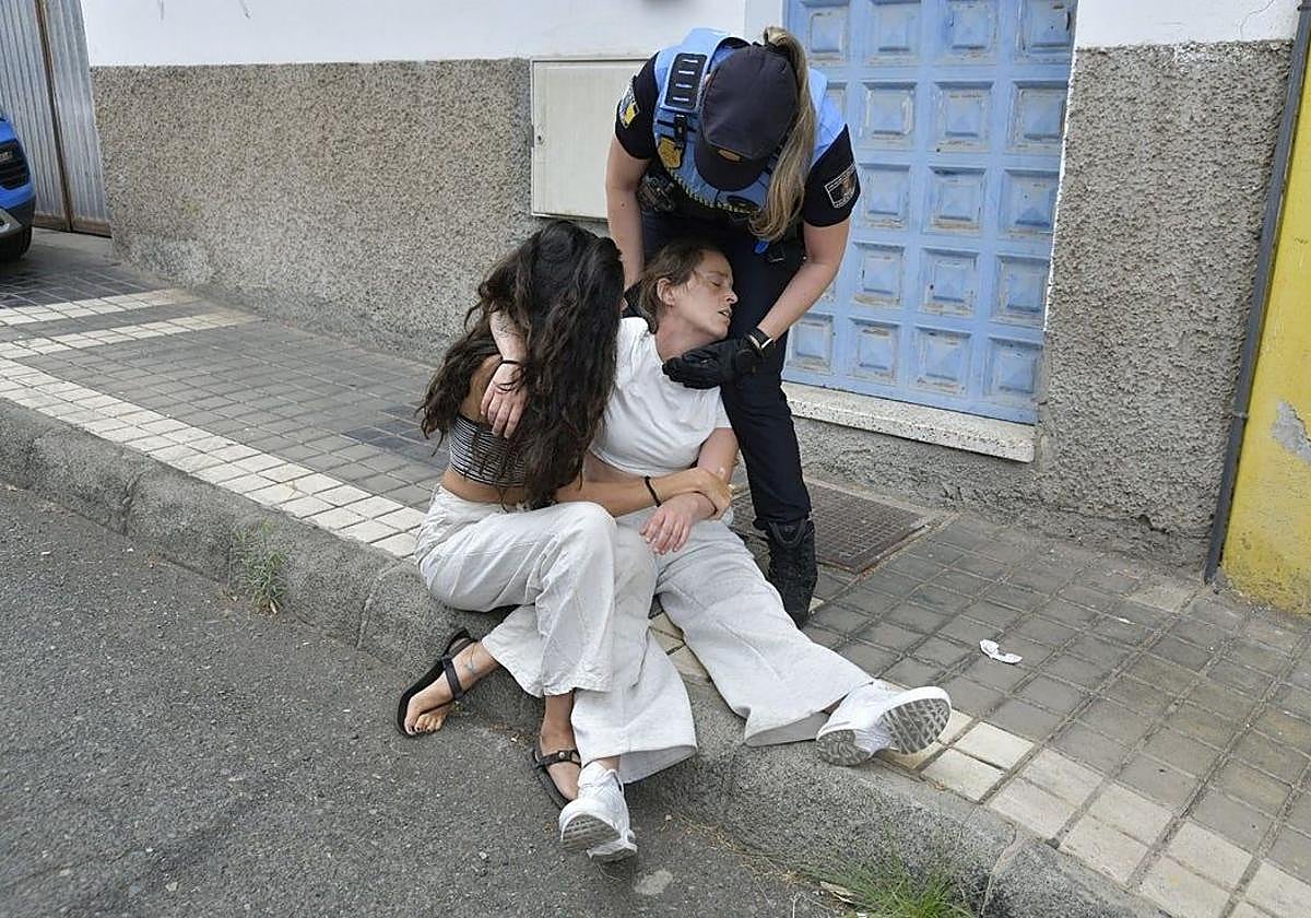 Derecho al Techo acoge a la madre desahuciada con dos hijos menores y acusa al Gobierno de Canarias de no asumir su responsabilidad