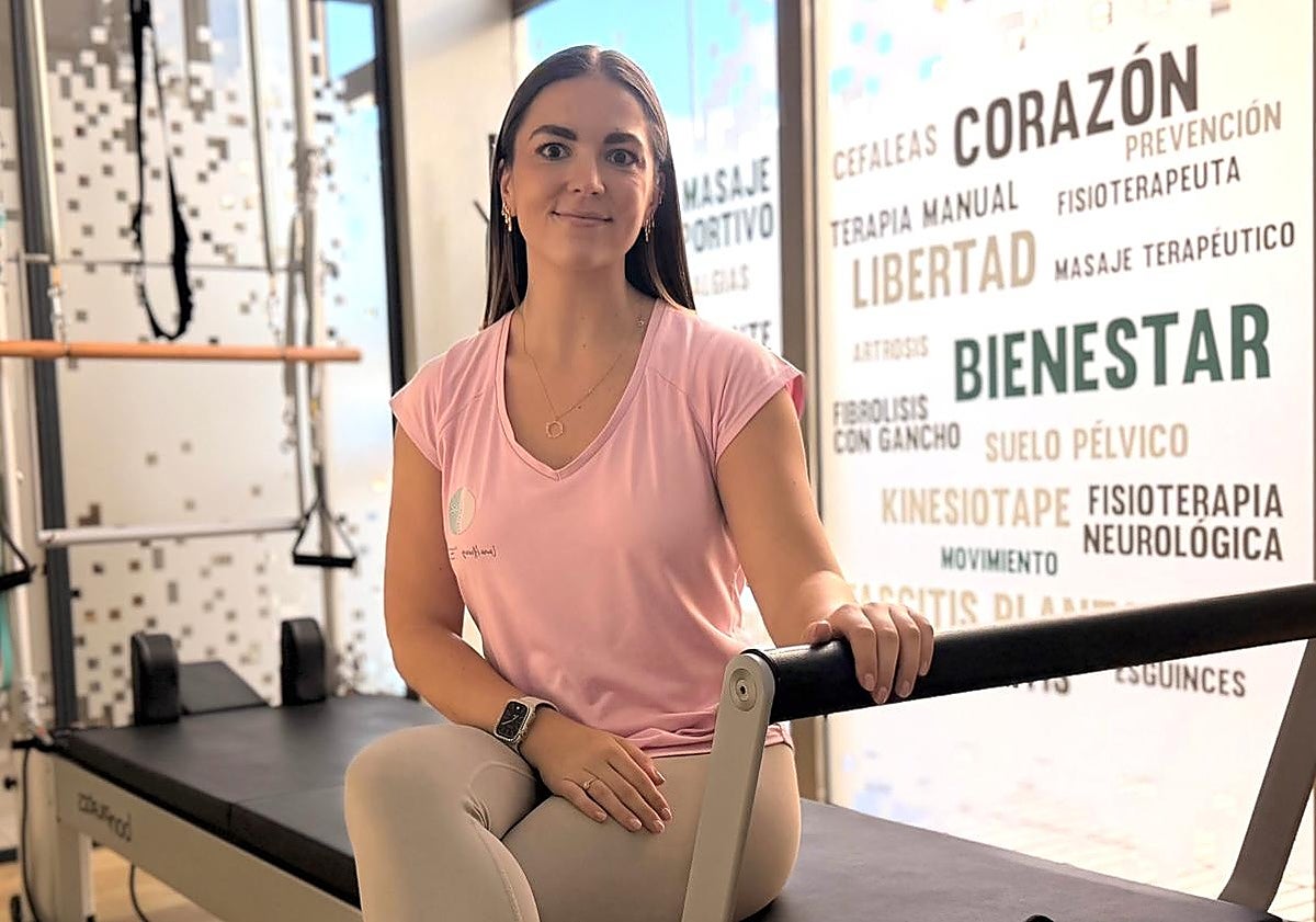 Laura Álvarez, fisioterapeuta especializada en rehabilitación y pilates terapéutico: «Solo buscamos ayuda cuando el dolor ya no nos deja hacer una vida normal»