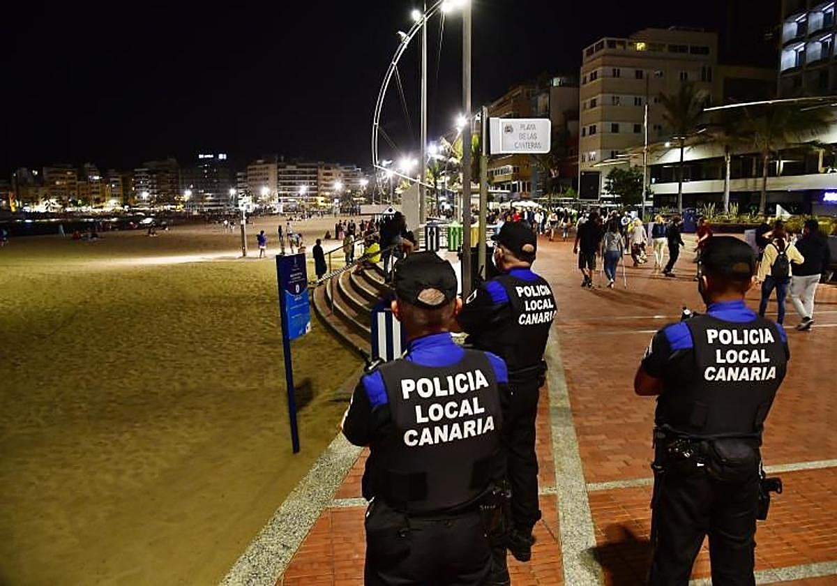 Una pelea en Las Canteras acaba con una persona detenida | Canarias7