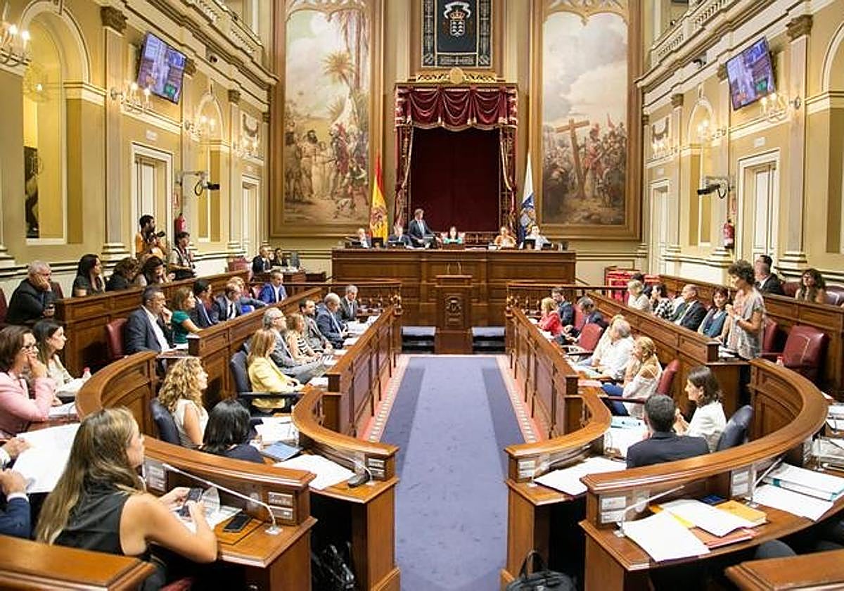 Pleno del Parlamento de Canarias, en directo: el proyecto de ley para agilizar la tramitación de licencias urbanísticas a debate – Canarias7