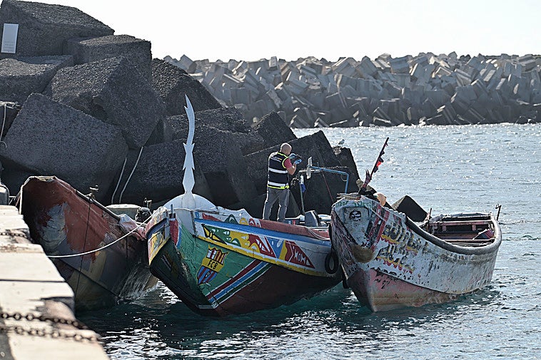 Dos muertos y varios heridos, dos de ellos graves, en un cayuco con 132 personas en El Hierro