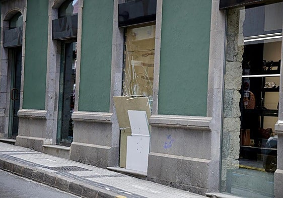 Así quedó el escaparate de la tienda.