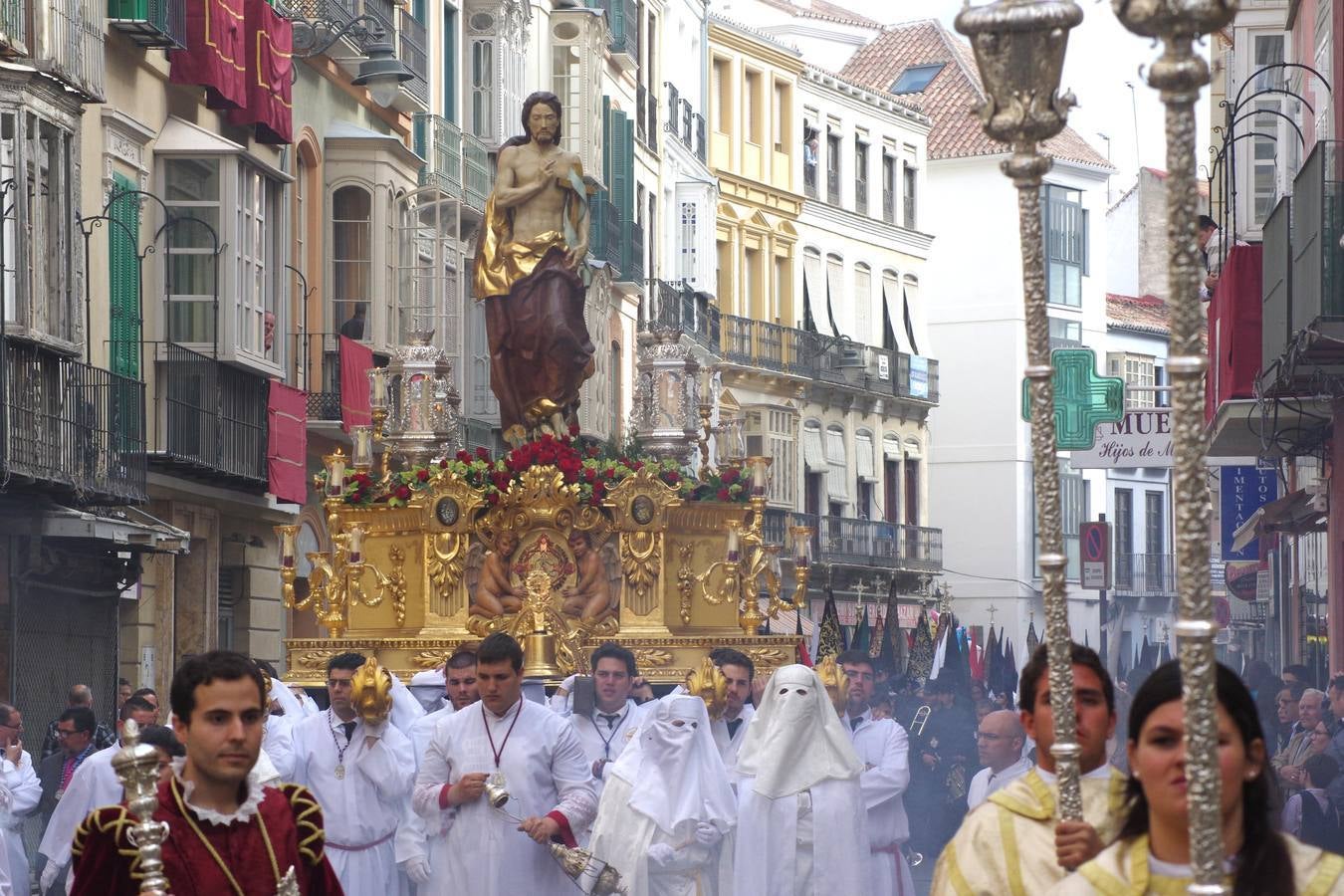 Un fuerte chaparrón desluce la procesión del Resucitado