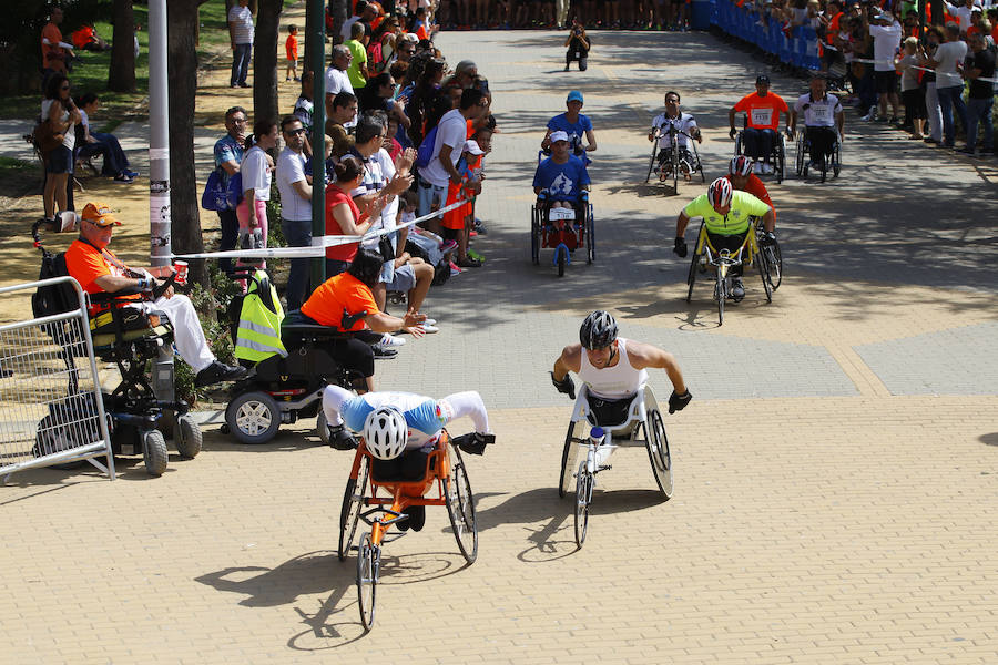 La 18 Carrera Urbana por la Integración en el Parque de Huelin, en imágenes
