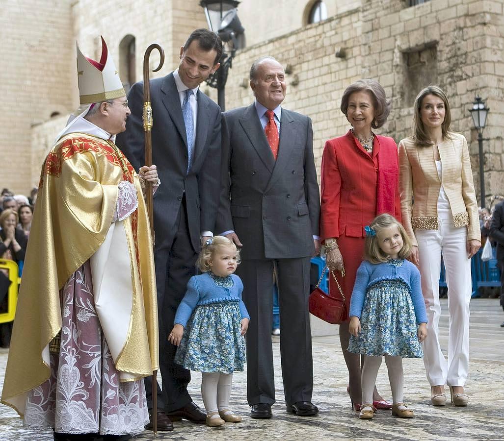 La infanta Leonor y la infanta Sofia, en Madrid, durante las Navidades de 2009