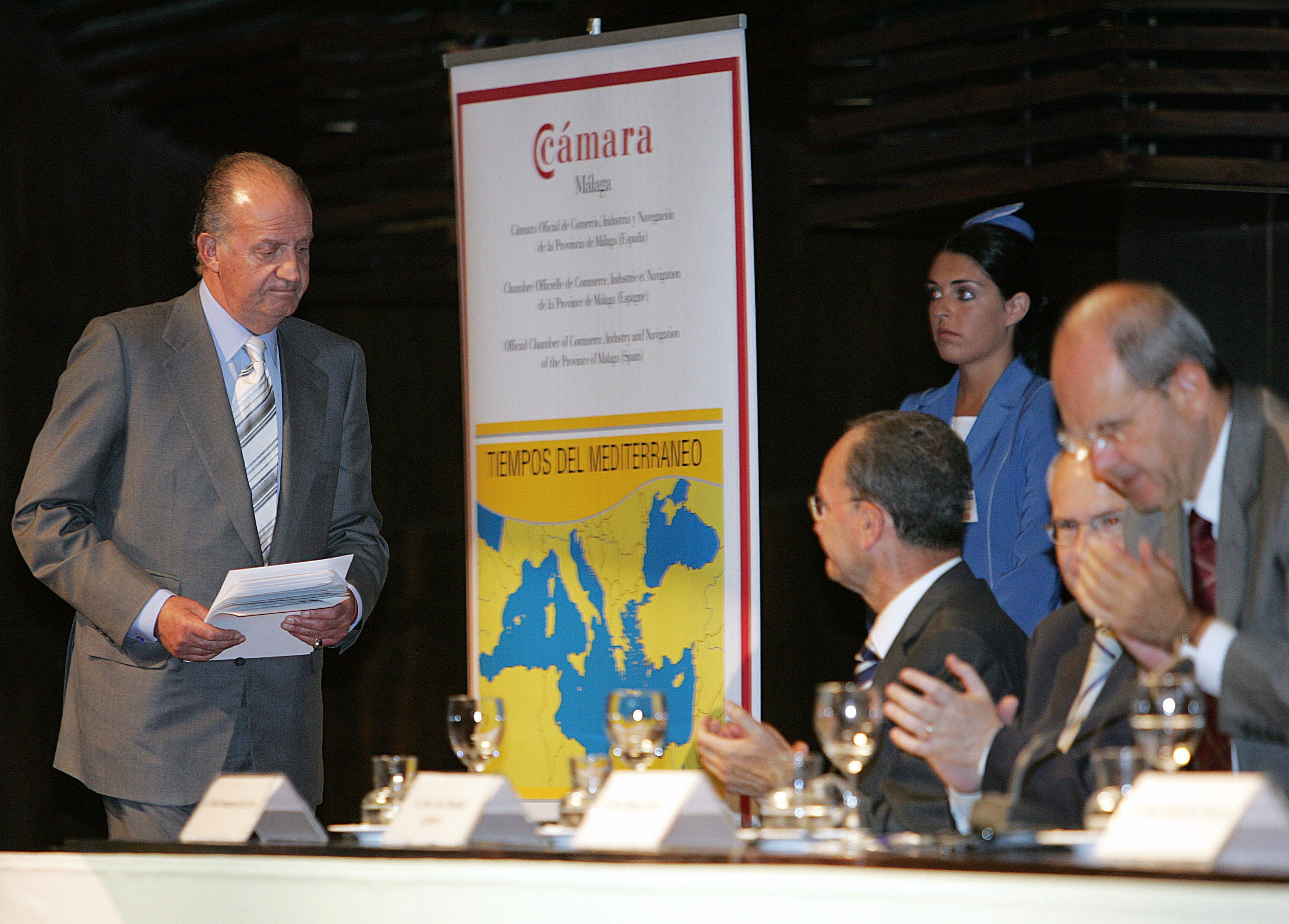 Con la Cámaras de Comercio (2005).. En 2005, el Rey participó en la inauguracion de la XVII Asamblea General de la Asociación de Cámaras de Comercio del Mediterráneo, celebrada en Málaga.