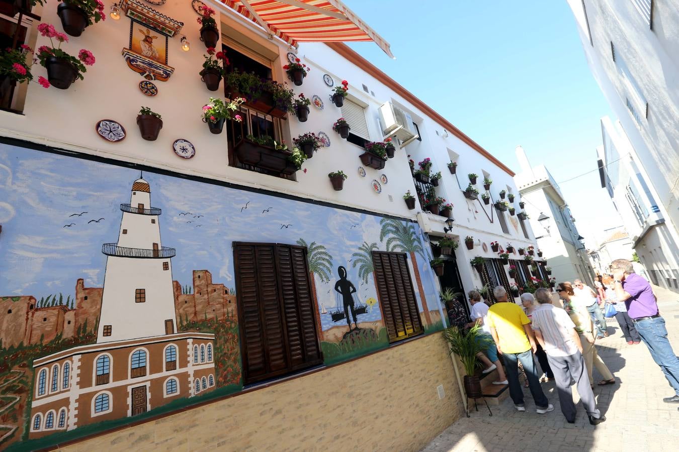 Decoración con motivos reconocibles por cualquier malagueño. La Farola, el Cenachero y el Cautivo.