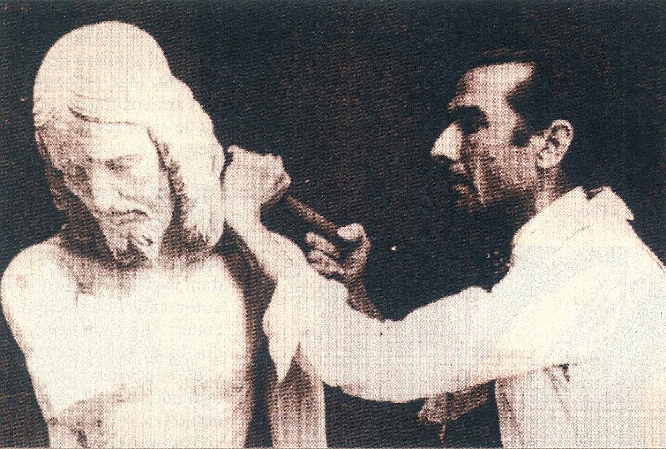 vargas Cortés puso verdadera pasión gitana al esculpir su Cristo, una de las esculturas más bellas naturalistas y emblemáticas de la Semana Santa de Málaga, atado a la columna.