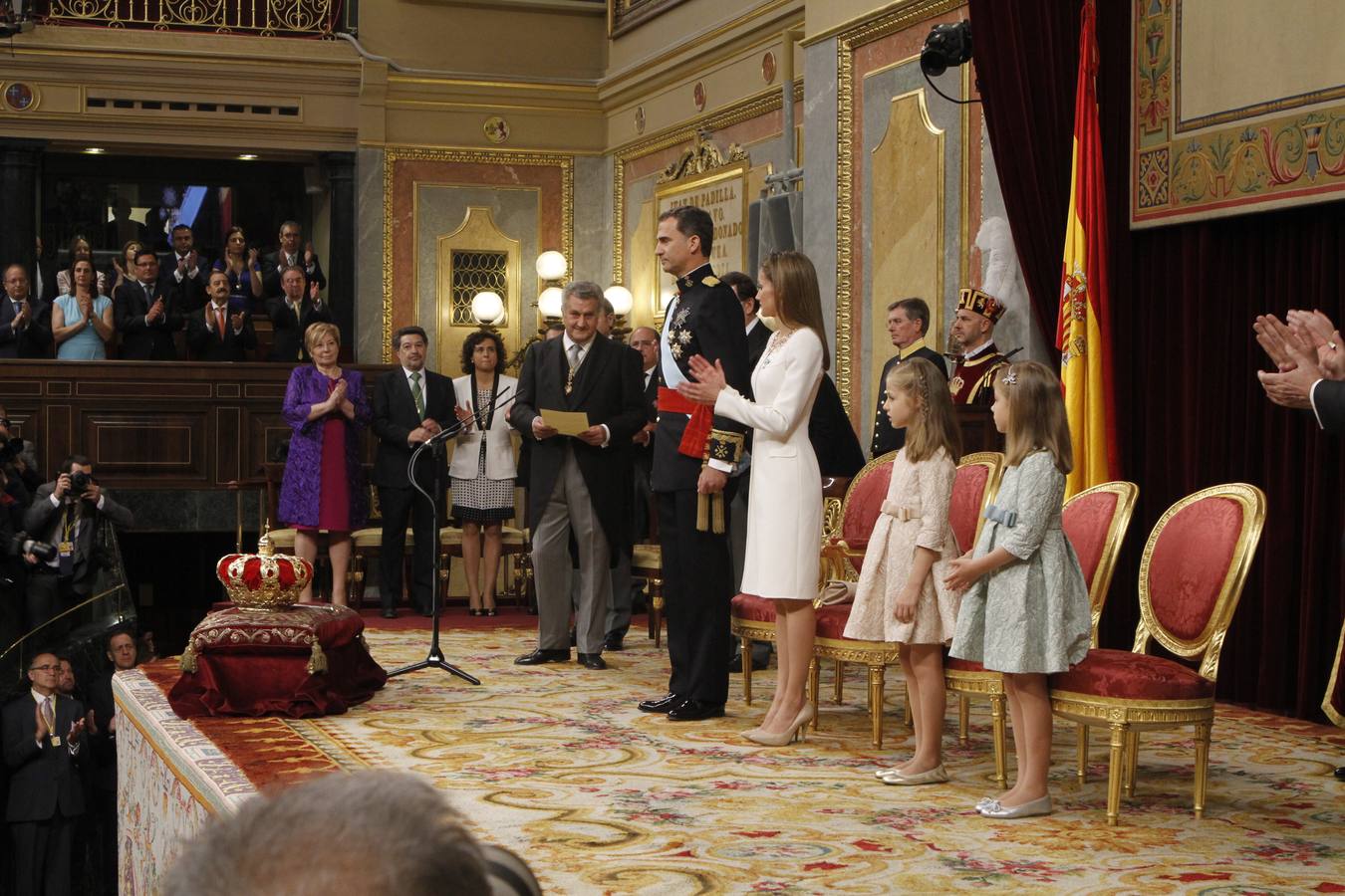 Felipe VI jura la Constitución ante las Cortes