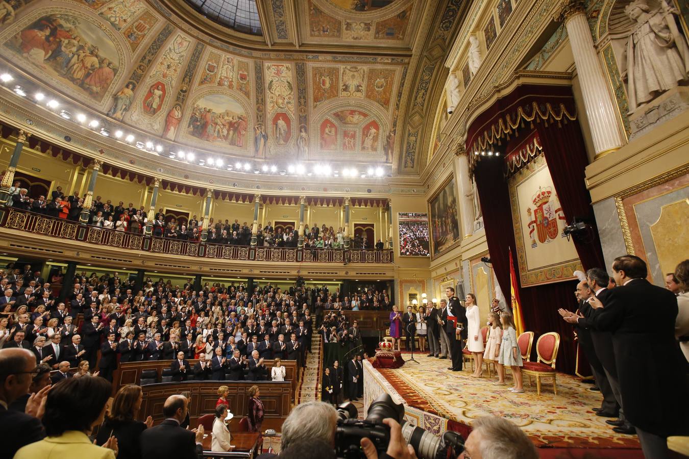 Felipe VI jura la Constitución ante las Cortes