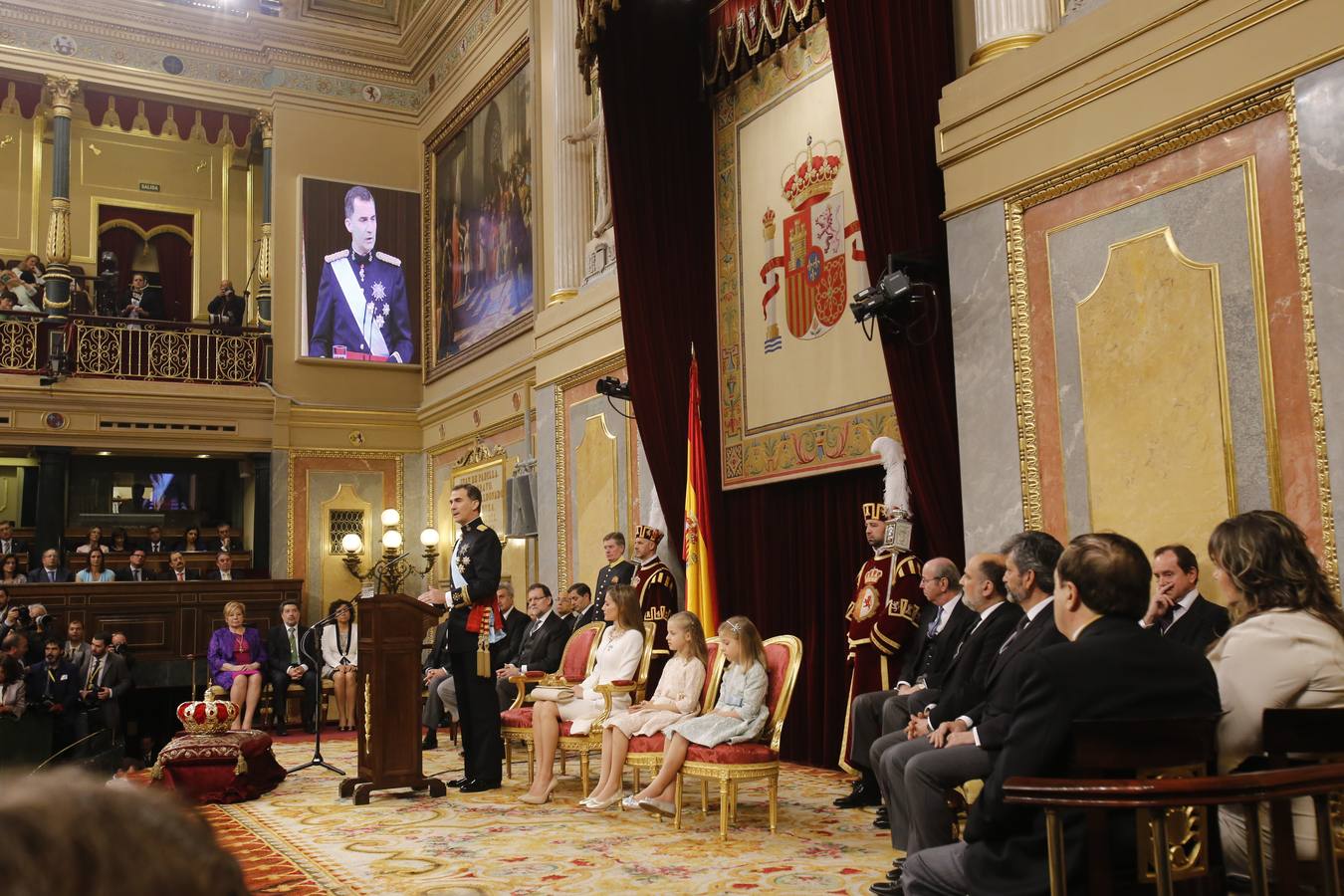 Felipe VI jura la Constitución ante las Cortes