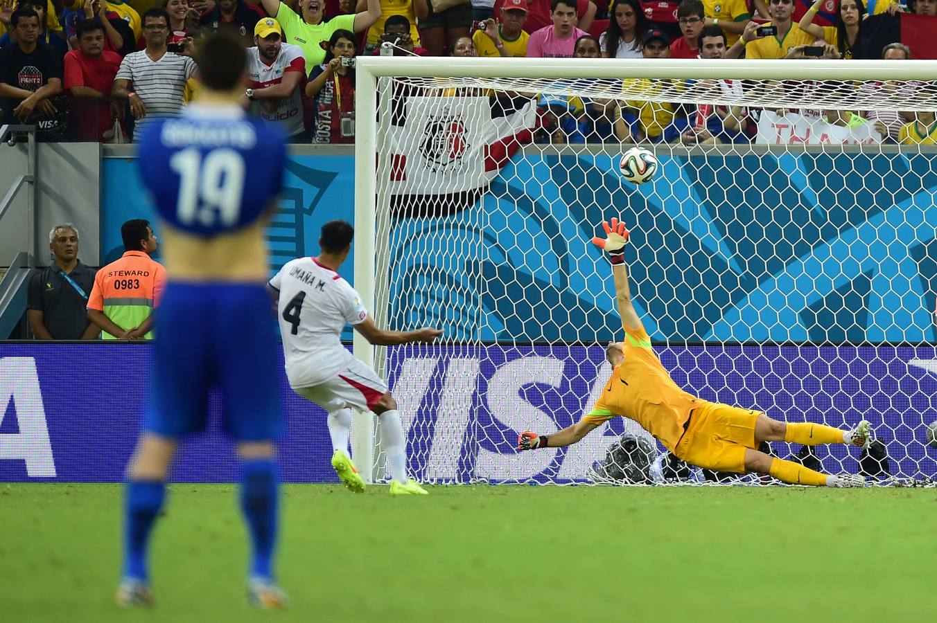 Umaña ha marcado el penalti que ha clasificado a Costa Rica para cuartos.