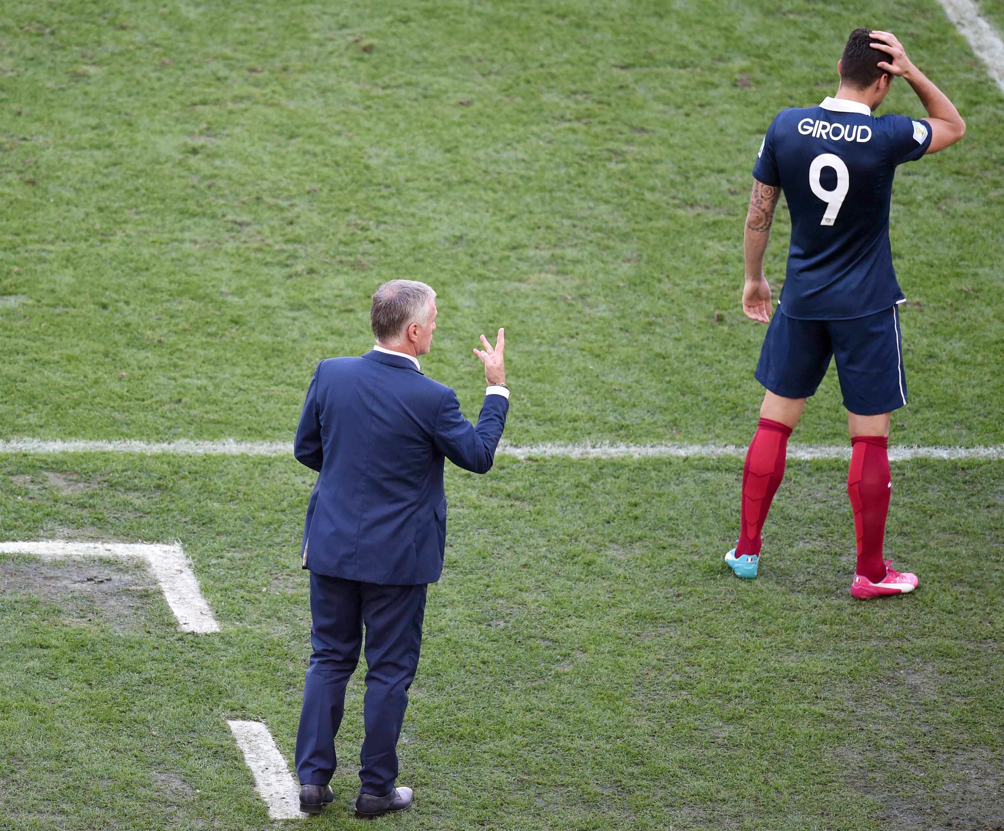 Didier Deschamps (i) y Giroud, durante el partido ante Alemania.