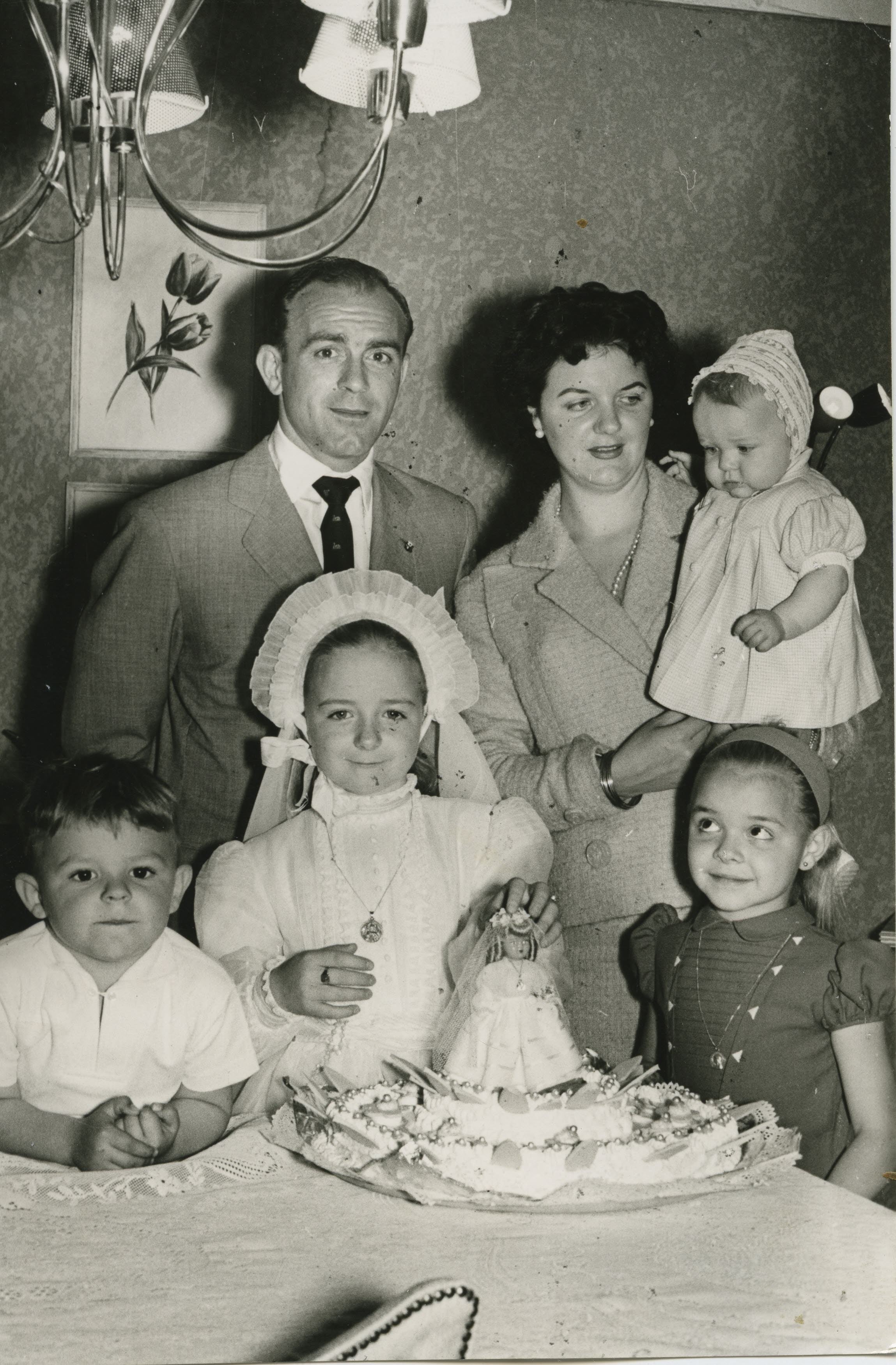 Di Stéfano, junto a su familia, en la comunión de su hija mayor Nanette.