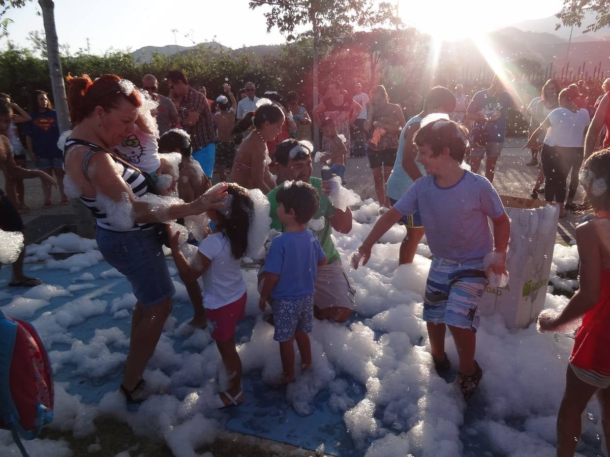 Ciudad Jardín vive su fiesta de la espuma