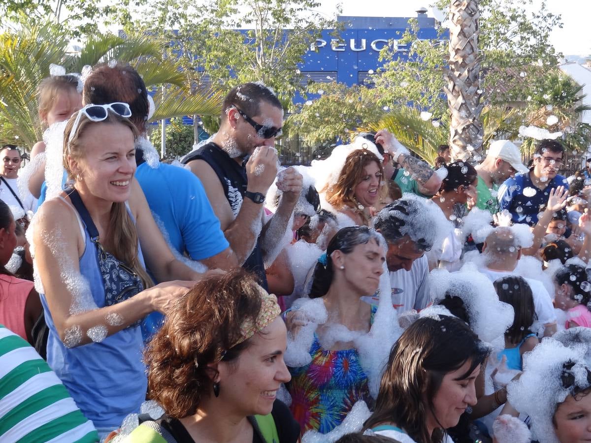 Ciudad Jardín vive su fiesta de la espuma