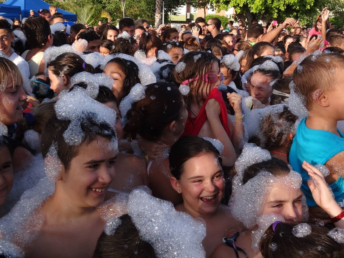 Ciudad Jardín vive su fiesta de la espuma