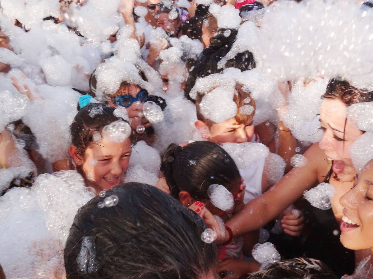 Ciudad Jardín vive su fiesta de la espuma