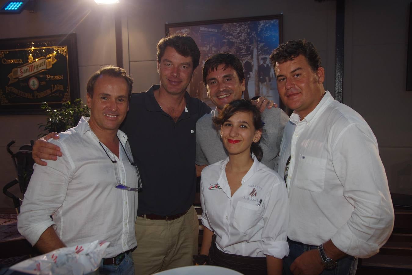 Manuel Harras, Luis López de Ugalde, Santiago Canales, María Victoria González y Pepe Nieves (Peña San Miguel).