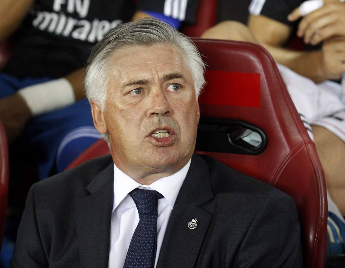 Carlo Ancelotti, en el banquillo.