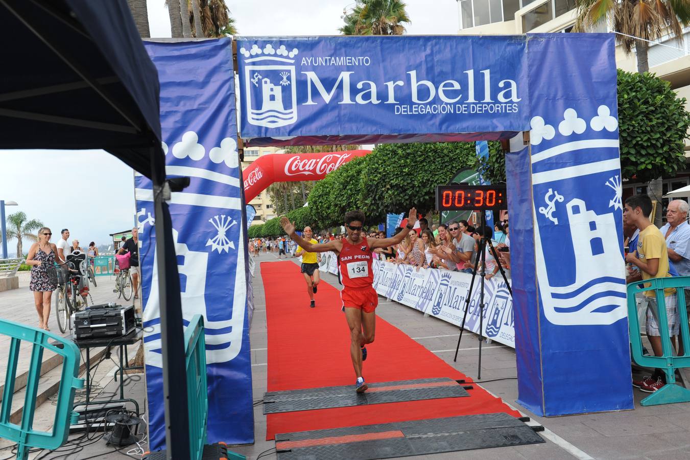 La carrera solidaria &#039;Kilómetros con causa&#039;, en imágenes