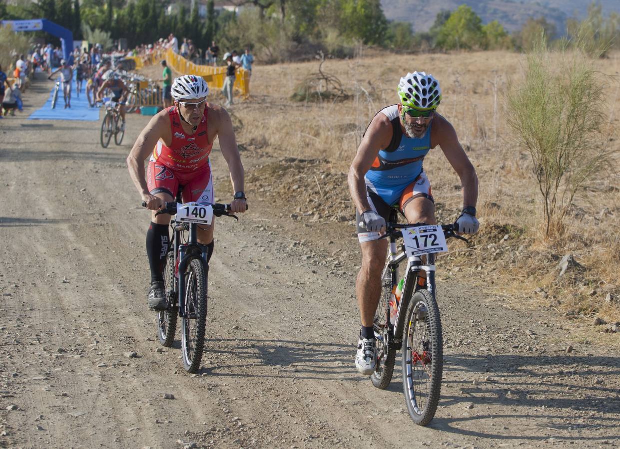 Las mejores imágenes del triatlón cross Xterra de La Viñuela-Costa del Sol