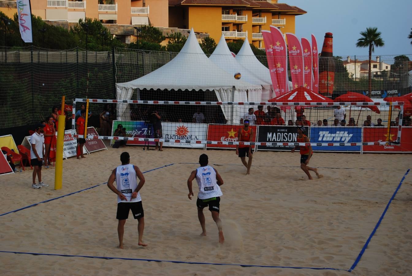 La final del Madison Beach Voley Tour en Fuengirola, en fotos