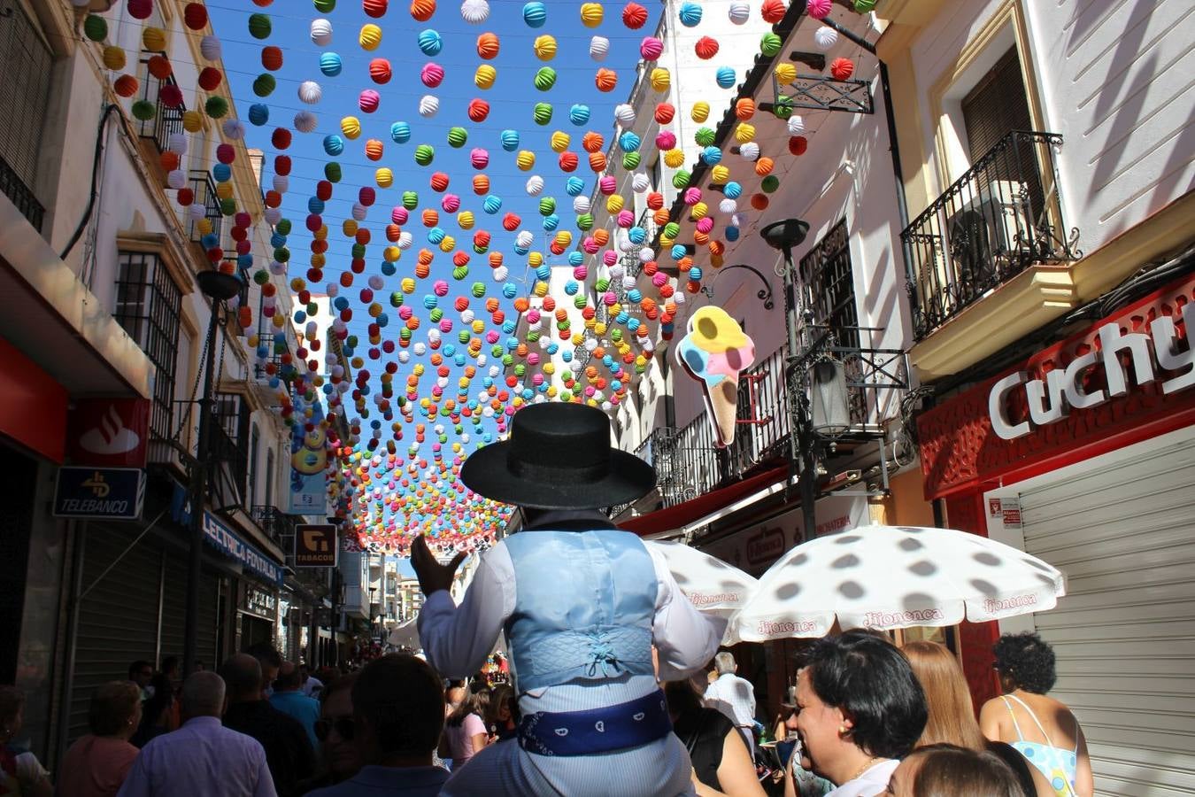 En la calle de La Bola se ha registrado un gran ambiente.