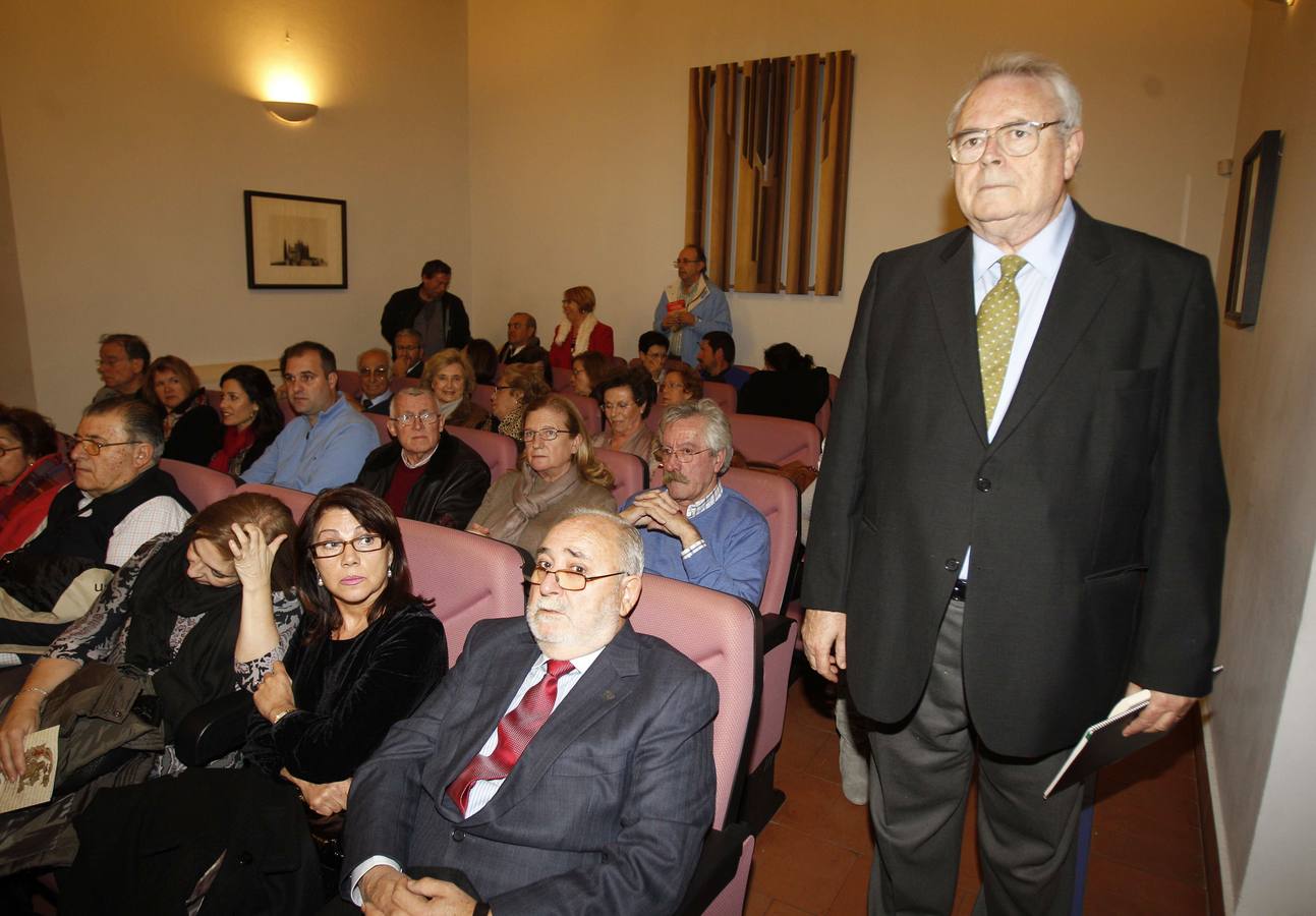 Pedro Aparicio, en el Ateneo poco antes del comienzo de una conferencia, en 2013.. 