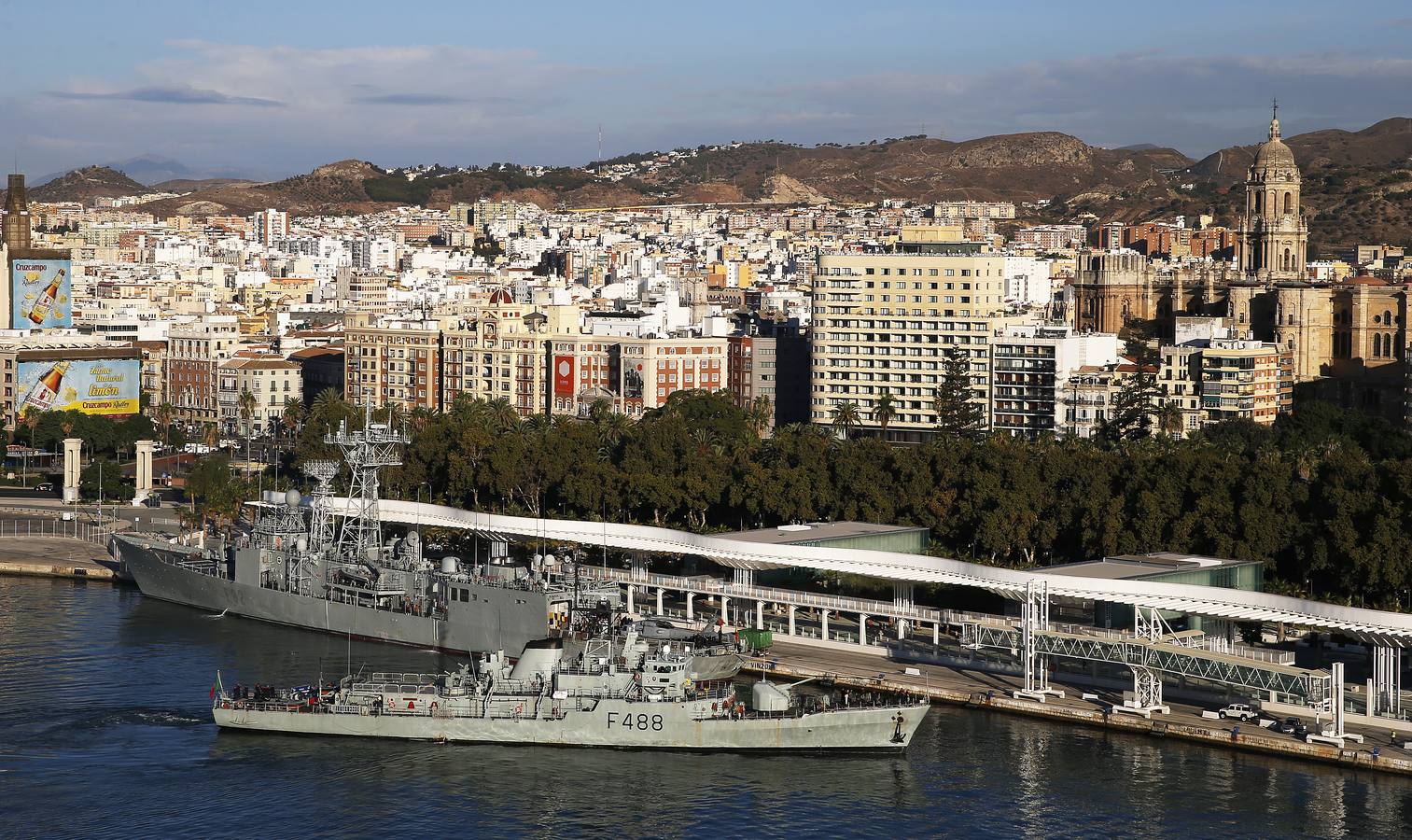 La fragata Victoria, en el Puerto de Málaga.