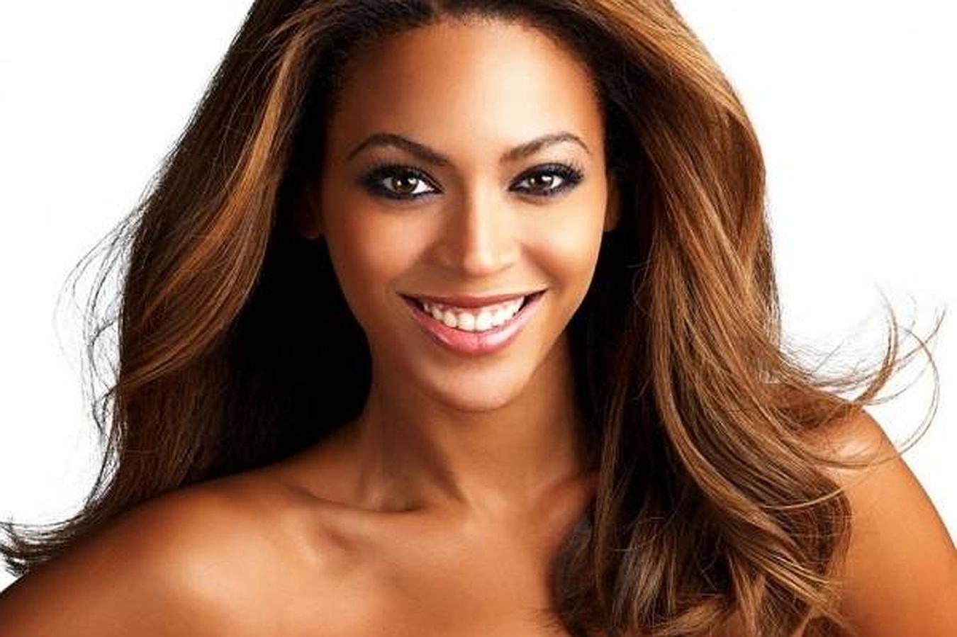 Los peinados de Beyoncé. Las ondas dulcifican su rostro