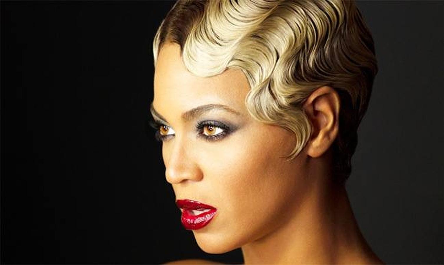 Los peinados de Beyoncé. Guapísima con este corte ‘pixie’ (de chico), y peinado con ondas al agua