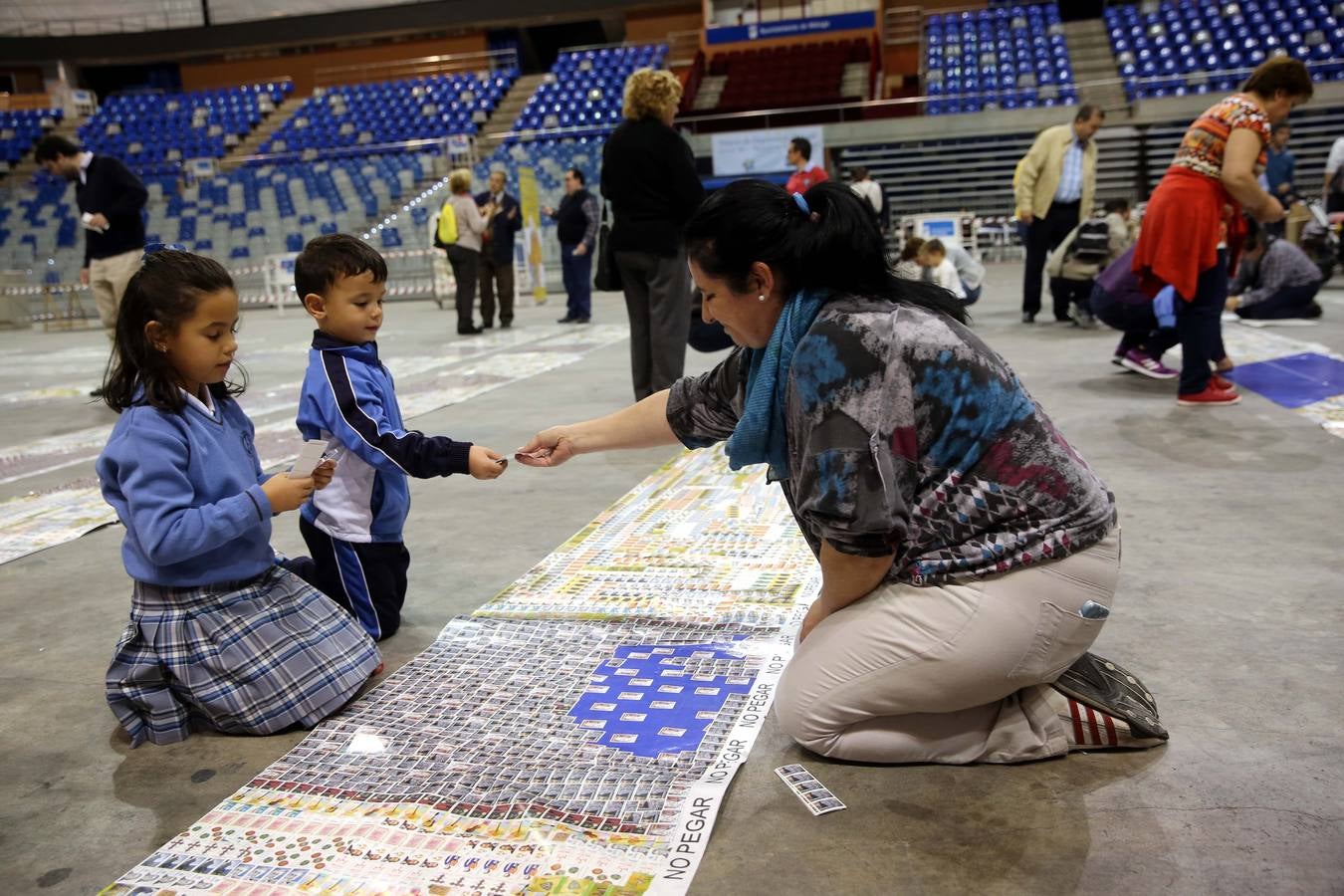 Málaga intenta batir un récord mundial de sellos