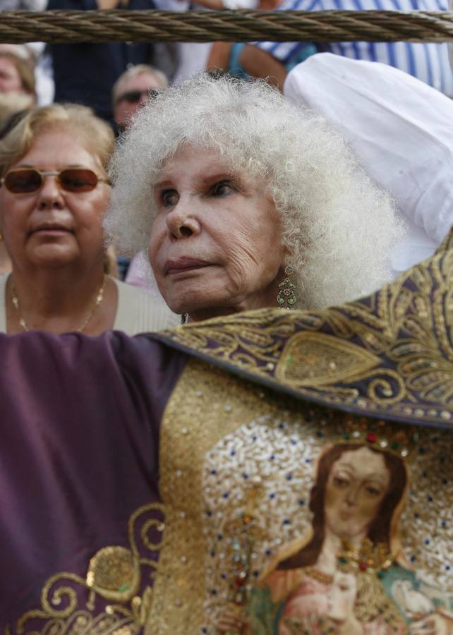 La Duquesa de Alba, Cayetana Fitz-James Stuart, durante una corrida de toros en la plaza de La Malagueta (2009). 