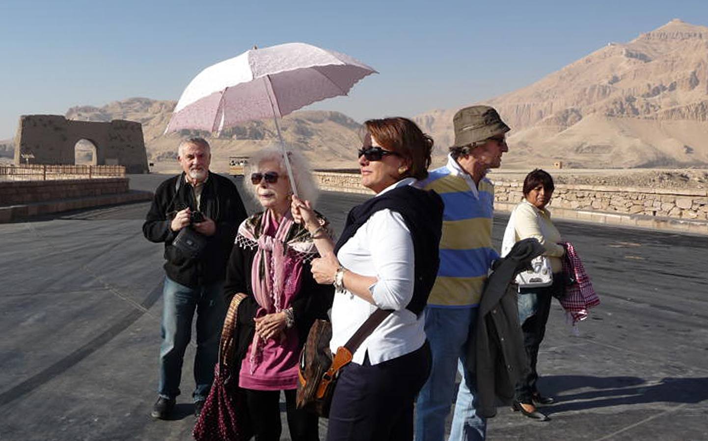 Tras el enlace, la pareja siguió desarrollando las aficiones comunes con las que habían estrechado su relación como el arte y los viajes. En la imagen, uno de sus últimos viajes a Egipto.