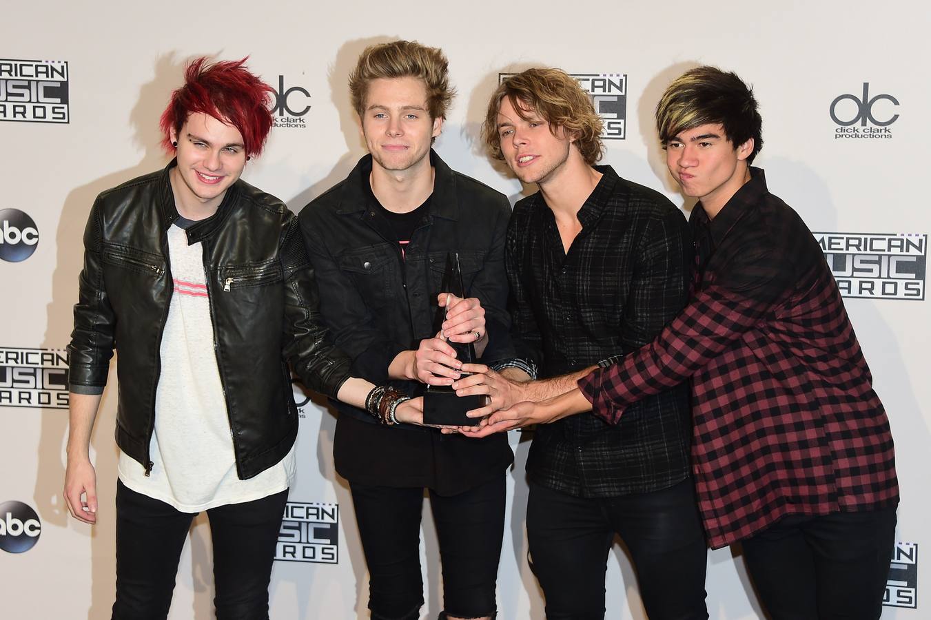 5 Seconds to summer, con su premio. 