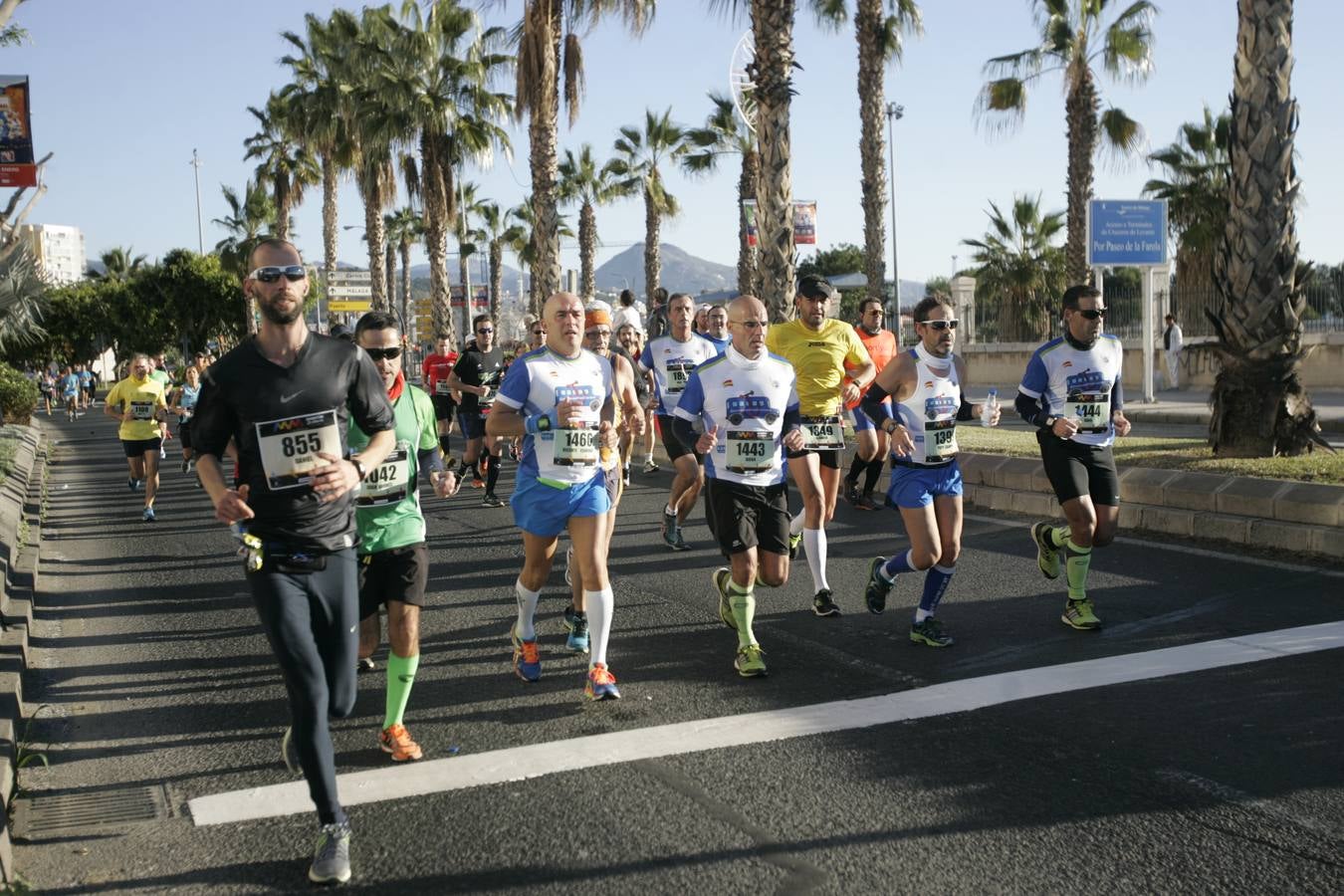 El V Maratón de Málaga a su paso por la calle Pacífico (IV)