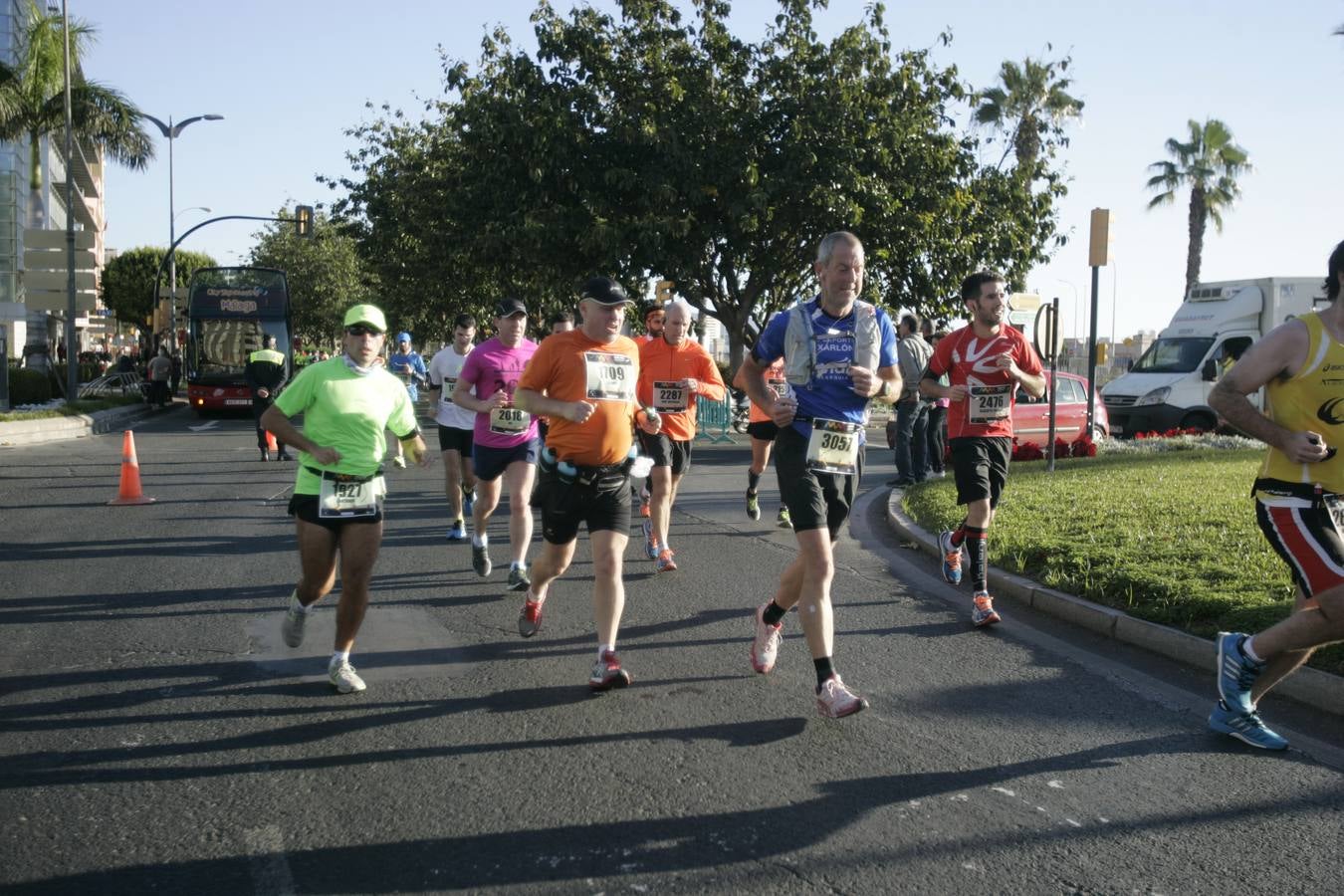 El V Maratón de Málaga a su paso por la calle Pacífico (IV)