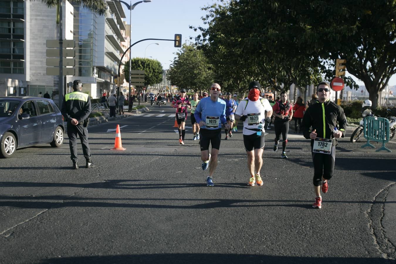 El V Maratón de Málaga a su paso por la calle Pacífico (IV)