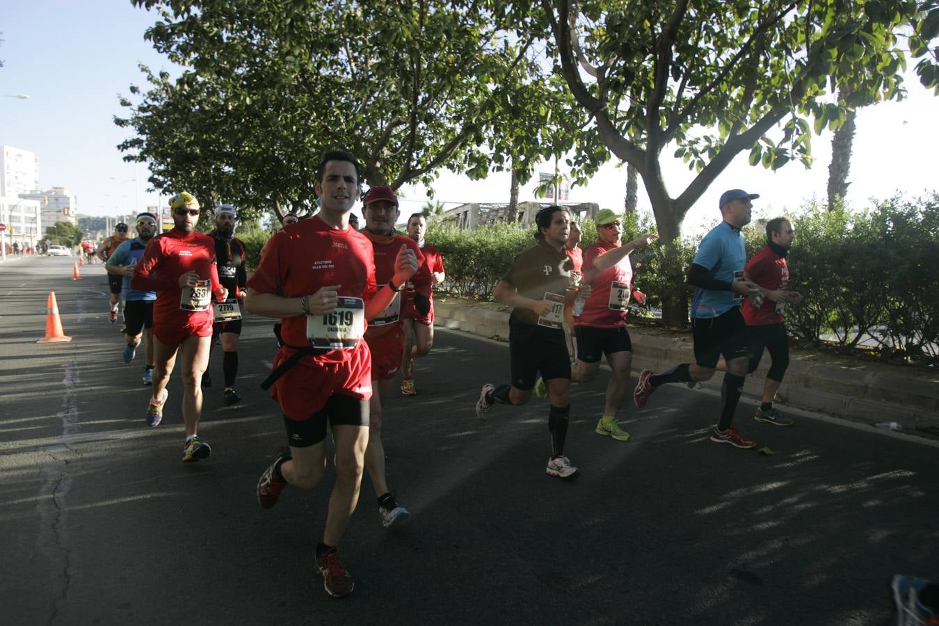 El V Maratón de Málaga a su paso por la calle Pacífico (IV)