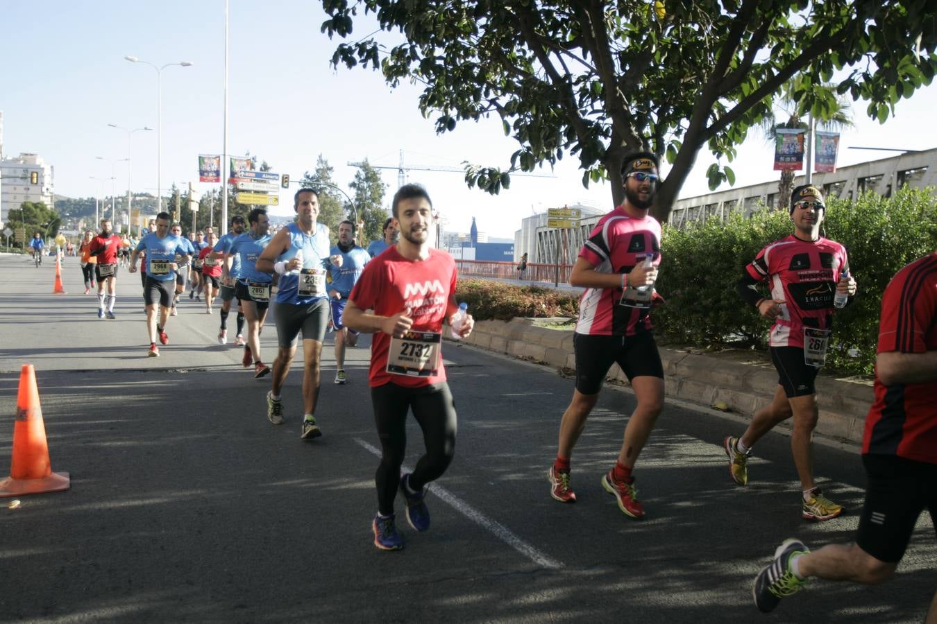 El V Maratón de Málaga a su paso por la calle Pacífico (IV)
