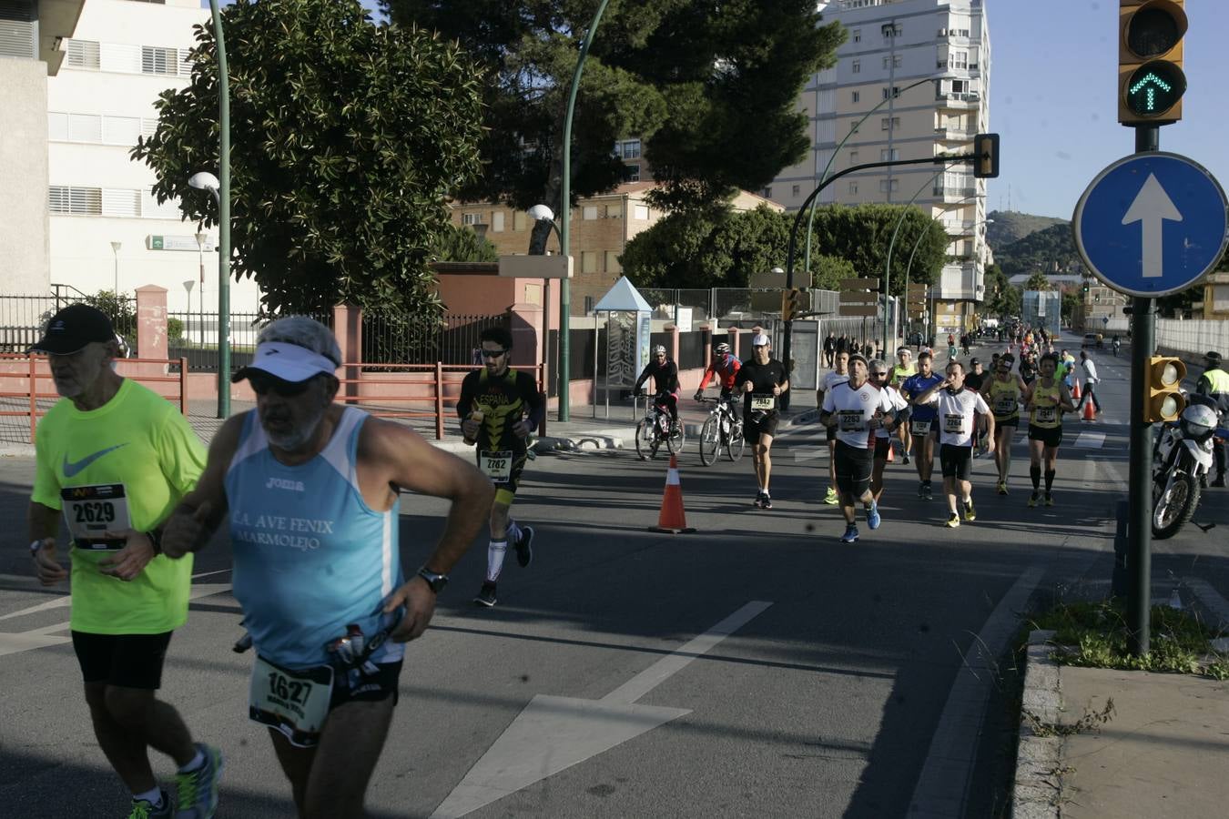 El V Maratón de Málaga a su paso por la calle Pacífico (IV)
