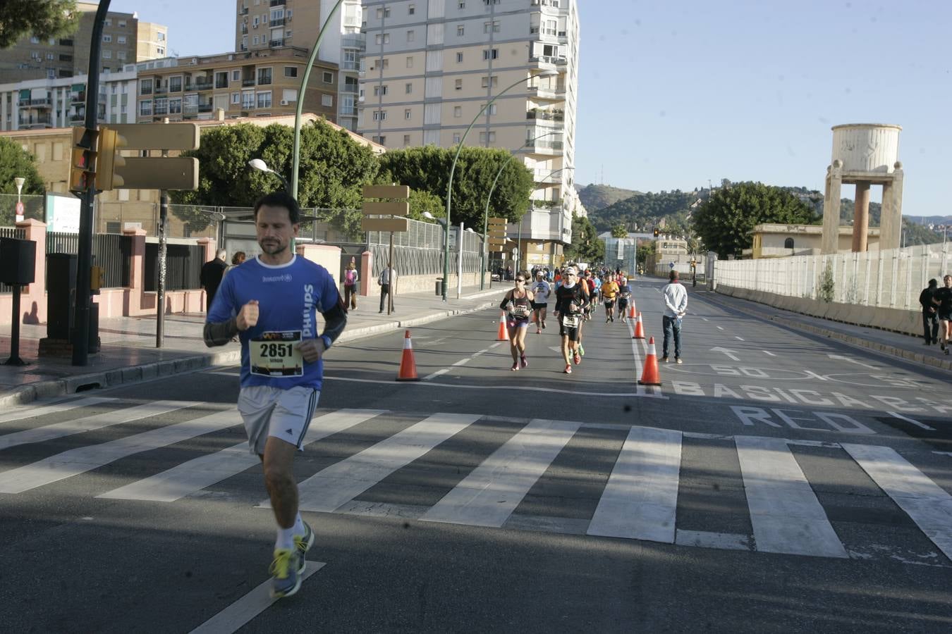 El V Maratón de Málaga a su paso por la calle Pacífico (IV)
