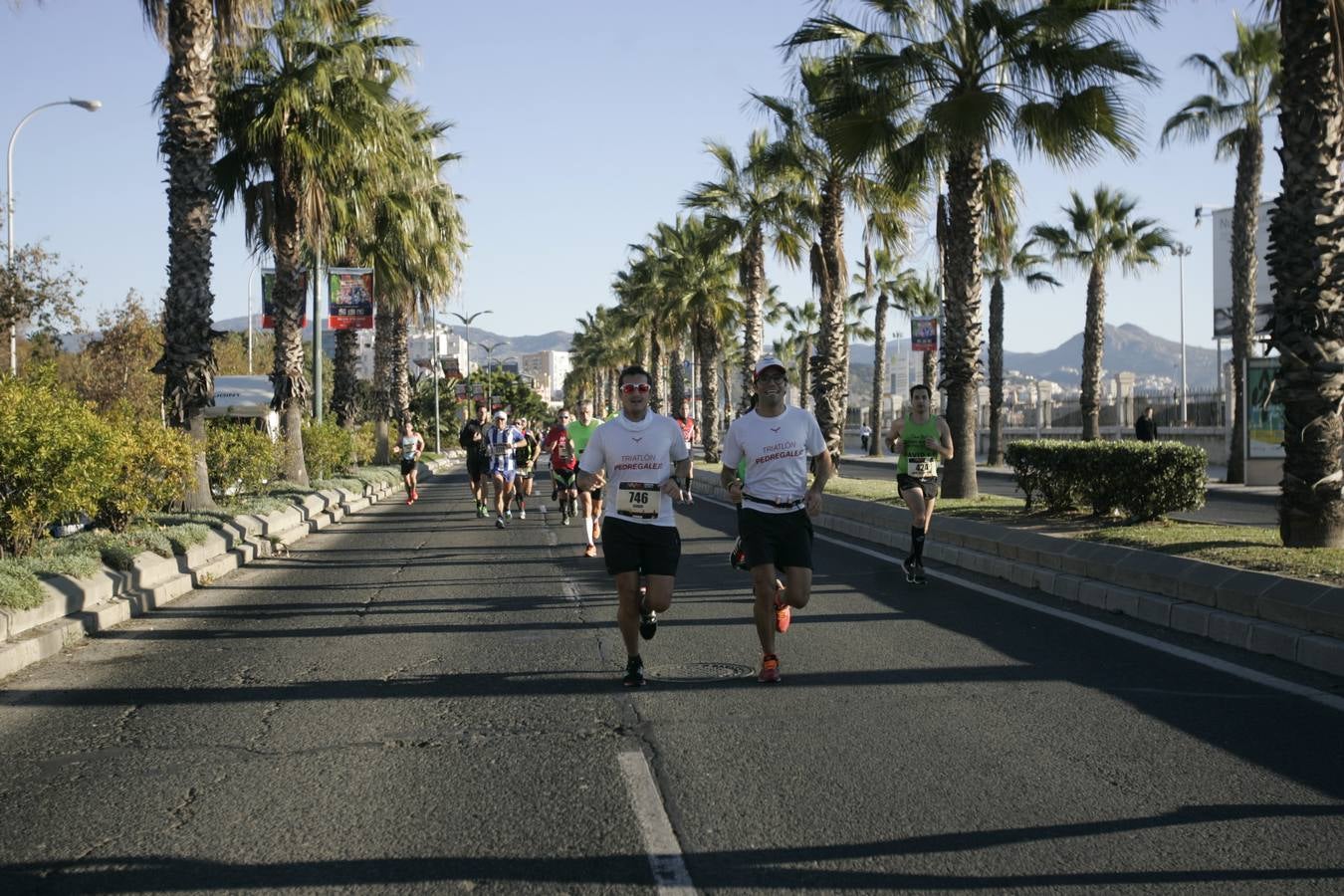 El V Maratón de Málaga a su paso por la calle Pacífico (III)