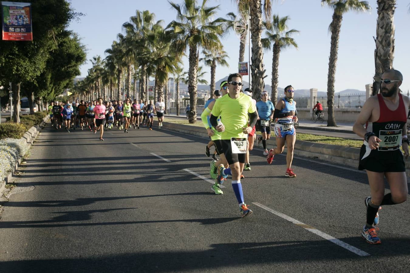 El V Maratón de Málaga a su paso por la calle Pacífico (III)