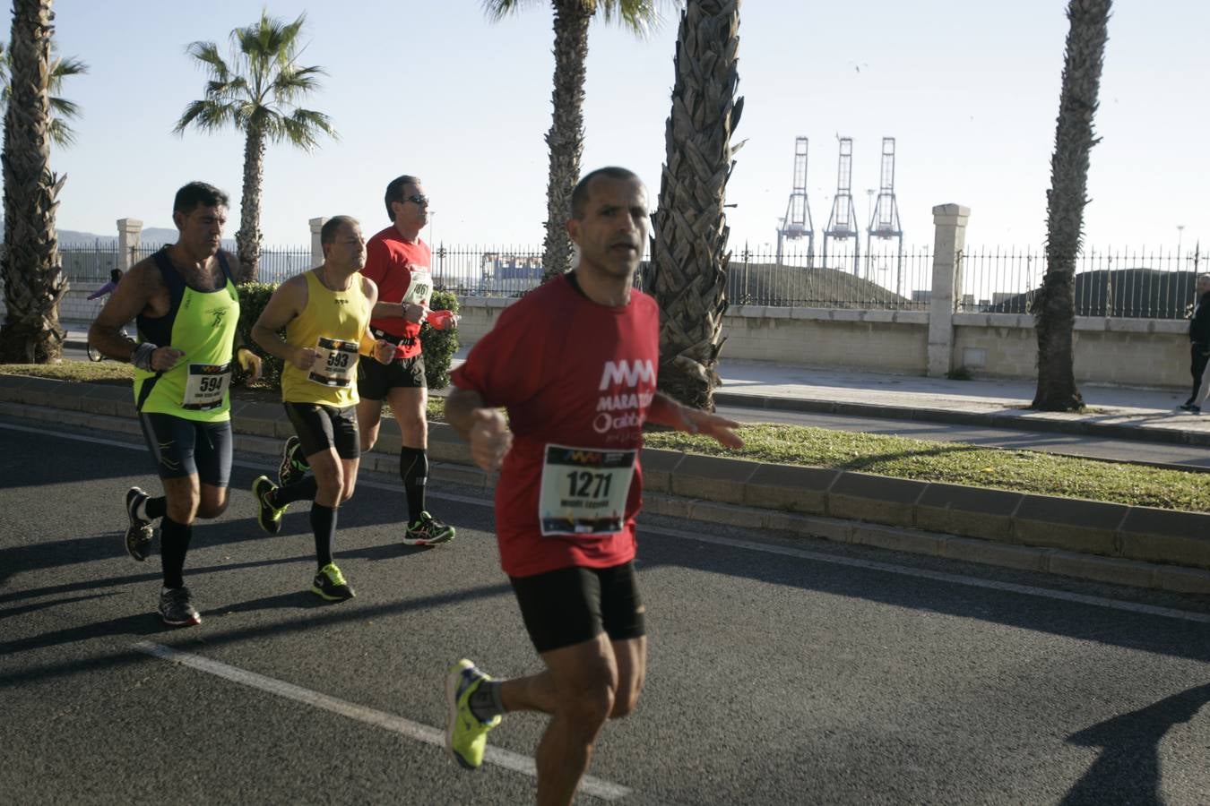 El V Maratón de Málaga a su paso por la calle Pacífico (III)