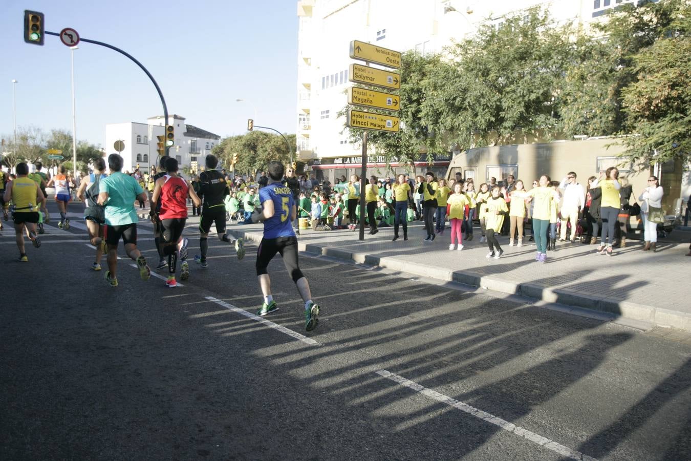El V Maratón de Málaga a su paso por la calle Pacífico (II)