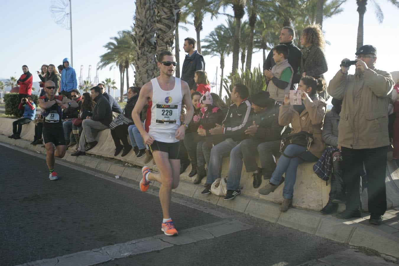 El V Maratón de Málaga a su paso por la calle Pacífico (II)