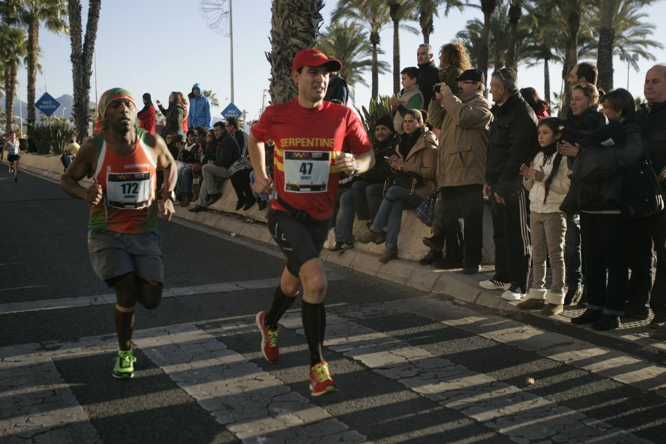 El V Maratón de Málaga a su paso por la calle Pacífico (II)